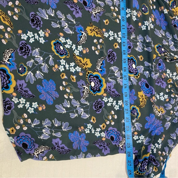 Carolina Belle Vibrant Floral Plus size Blouse with Multicolor Accents - Picture 7 of 9